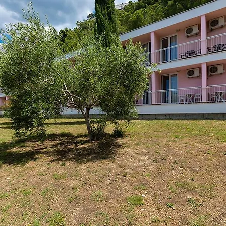Tourist Settlement Brzet 3*