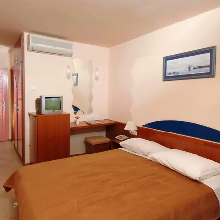 فندق Tourist Settlement Brzet أوميس