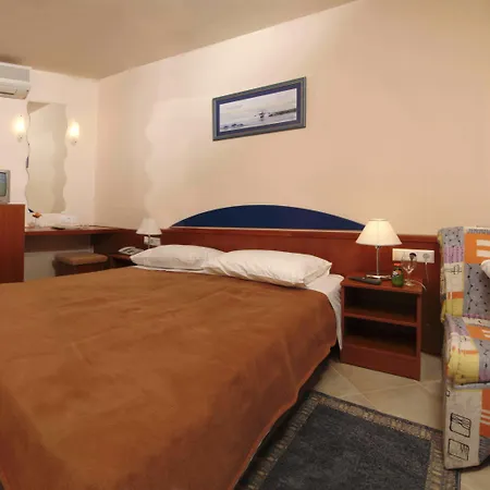 فندق Tourist Settlement Brzet أوميس