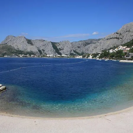 Tourist Settlement Brzet 3* أوميس