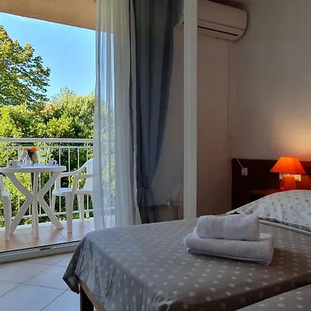 Tourist Settlement Brzet 3* أوميس