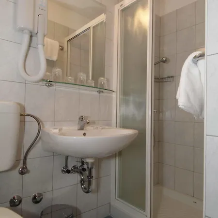 Tourist Settlement Brzet أوميس
