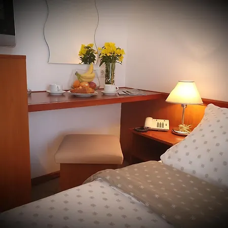Tourist Settlement Brzet 3* أوميس