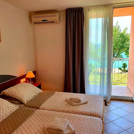 Tourist Settlement Brzet 3* أوميس