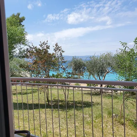 Tourist Settlement Brzet فندق أوميس