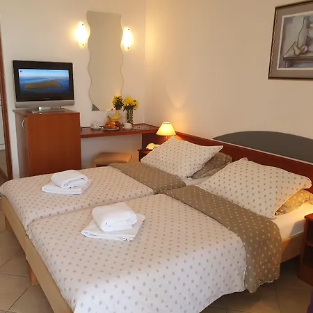Tourist Settlement Brzet 호텔 3*