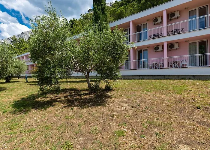 Tourist Settlement Brzet 3*