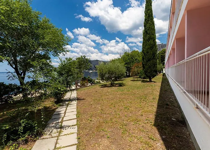Tourist Settlement Brzet 3* Omiš